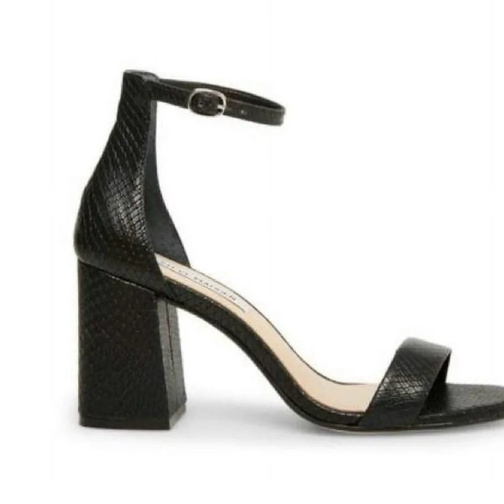Steve Madden Gracelynn Strappy Sandal. Upper strap with thick block heel.